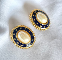 Vintage Burberry faux oval pearl and gold and navy tone detailed design earrings. Old Burberry masterpiece jewelry. 0503102