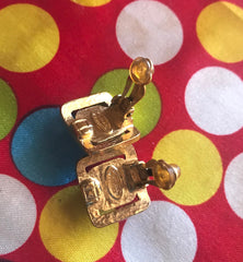 Vintage CHANEL metallic tone gripoix stone earrings in golden square shape. R0410111