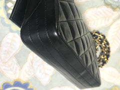 80's vintage CHANEL black lambskin shoulder bag with golden large CC closure and beak tip flap tip. Classic 2.55 bag