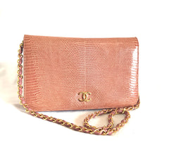 Vintage CHANEL milky pink genuine lizard leather 2.55 shoulder bag with golden CC mark and and chain strap. Rare masterpiece.