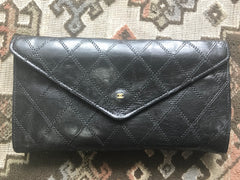 1980s. Vintage CHANEL black goatskin bill, card, checkbook long wallet pouch purse with mini CC motif. Classic unisex style.