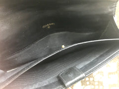 1980s. Vintage CHANEL black goatskin bill, card, checkbook long wallet pouch purse with mini CC motif. Classic unisex style.