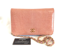 Vintage CHANEL milky pink genuine lizard leather 2.55 shoulder bag with golden CC mark and and chain strap. Rare masterpiece.