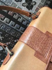 Vintage FENDI genuine brown leather kelly style handbag with croc-embossed leather and square logo plate. Rare masterpiece.