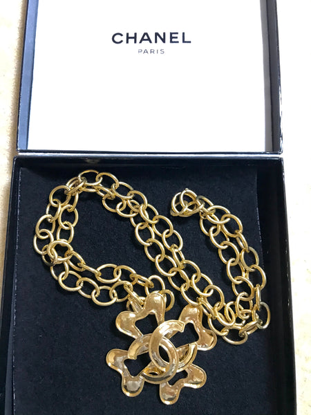 Vintage Chanel oval chain statement necklace with large flower clover –  eNdApPi ***where you can find your favorite designer  vintages..authentic, affordable, and lovable.