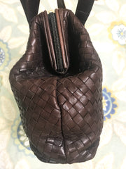 Vintage Bally dark brown lamb leather woven, intrecciato style shoulder bag with golden B logo motif. Classic purse. 050320r1