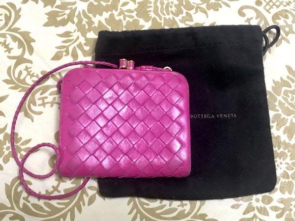 BOTTEGA VENETA: The mini pouch clutch in woven leather - Pink