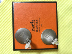 Vintage HERMES silver tone logo embossed genuine shell earrings. Classic jewel piece. Bijouterie Fantaisie