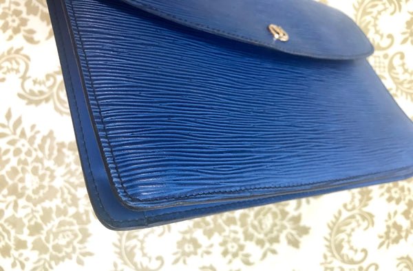 Vintage Louis Vuitton blue epi envelope style clutch bag with gold ton –  eNdApPi ***where you can find your favorite designer  vintages..authentic, affordable, and lovable.