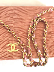 Vintage CHANEL milky pink genuine lizard leather 2.55 shoulder bag with golden CC mark and and chain strap. Rare masterpiece.