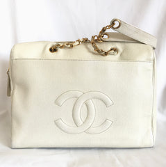 Vintage CHANEL white color caviar leather chain shoulder large tote bag with gold-tone chain handles and large CC stitch mark.