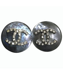 Vintage CHANEL black shell earrings with rhinestone crystal CC motif. Rare jewelry piece. 0410231