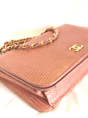 Vintage CHANEL milky pink genuine lizard leather 2.55 shoulder bag with golden CC mark and and chain strap. Rare masterpiece. 050323re10