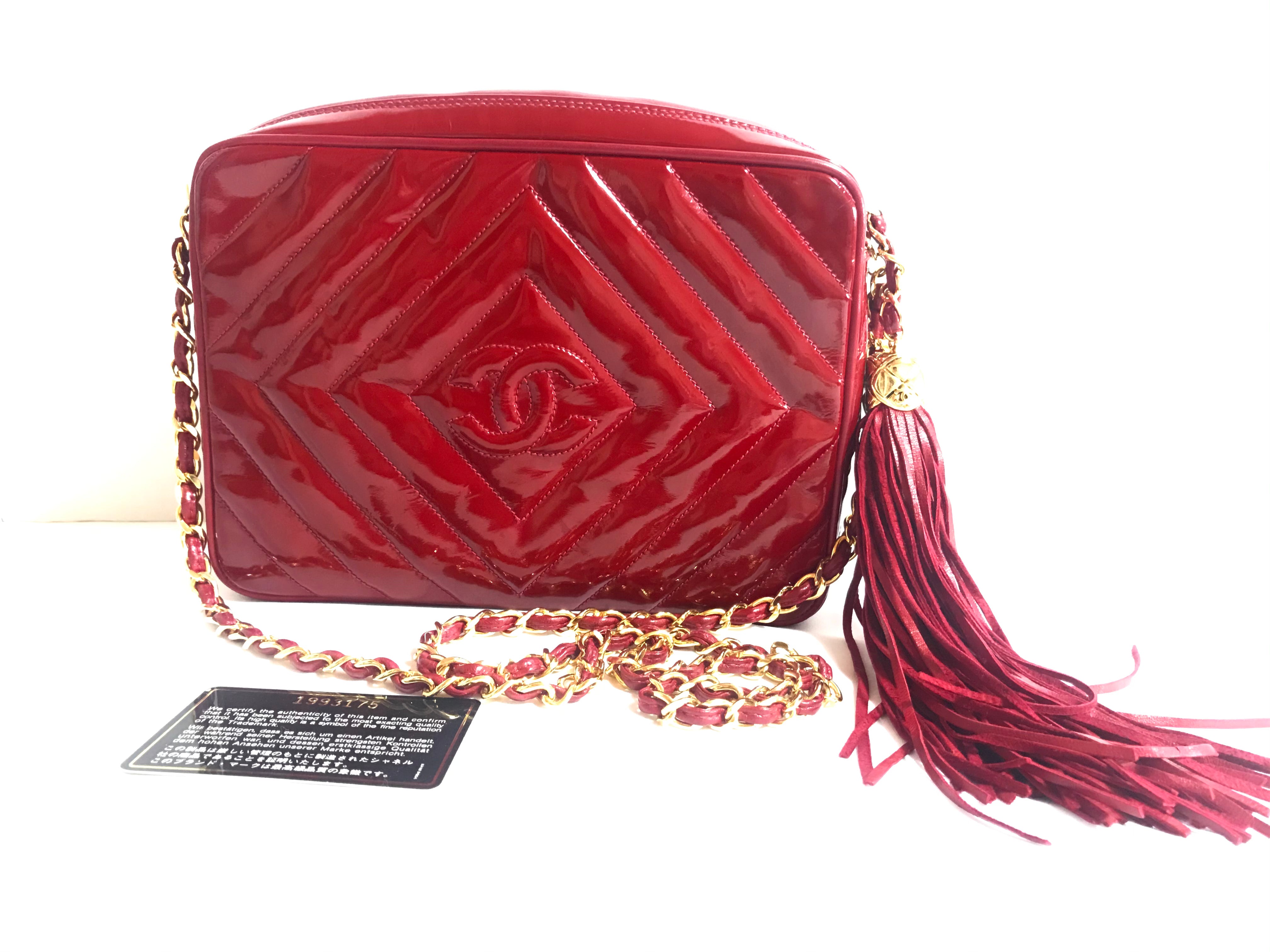 Vintage CHANEL lipstick red patent enamel shoulder bag, camera bag with CC mark and fringe. Rare diamond, diagram, chevron stitch. Glossy.