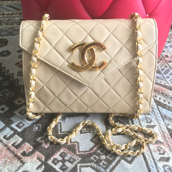 Reserved for Win. Vintage CHANEL beige lambskin chain shoulder