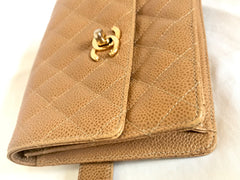 Vintage CHANEL beige brown caviarskin waist purse, hip bag, fanny pack with golden CC mark. Classic 2.55 design. R0410112