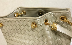 Vintage Bottega Veneta pearl white intrecciato woven lamb leather hobo shoulder bag. Beautiful classic purse.