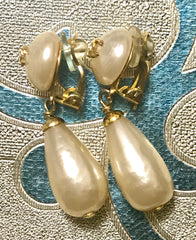Vintage CHANEL white teardrop faux pearl dangle earrings with golden CC mark on top. Classic jewelry.