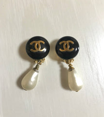 Vintage CHANEL teardrop white faux pearl earrings with black and golden CC mark on top. Chanel dangle earrings. Beautiful jewelry gift.