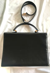 Vintage Roberta di Camerino black Kelly bag with golden R logo. Masterpiece from Roberta back in the era.