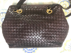 Vintage Bally dark brown lamb leather woven, intrecciato style shoulder bag with golden B logo motif. Classic purse. 050320r1