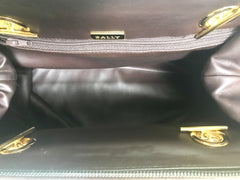 Vintage Bally dark brown lamb leather woven, intrecciato style shoulder bag with golden B logo motif. Classic purse. 050320r1
