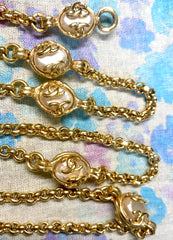 Vintage CHANEL golden chain and oval faux pearl necklace with CC mark motifs. Can be worn in double.