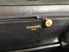 70's, 80's Vintage CHANEL genuine black suede leather kiss lock closure shoulder bag with gold tone CC marks and skinny chains. Rare purse.
