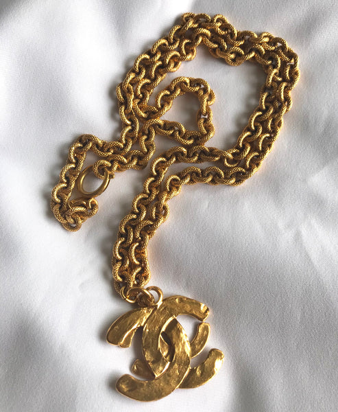 MINT. Vintage CHANEL long chain necklace with large arabesque petal fl –  eNdApPi ***where you can find your favorite designer  vintages..authentic, affordable, and lovable.