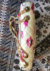 Vintage CHANEL cream vinyl coated canvas 2.55 jumbo chain shoulder bag with CC mark and lip illustration print. Rare masterpiece.