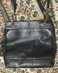 Vintage CHANEL black caviarskin chain large tote bag, shoulder purse with CC stitch marks. Classic and daily use bag