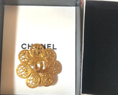Vintage CHANEL arabesque flower brooch with CC mark. Made in France. Hat, scarf, jacket. Great gift. 050327re1