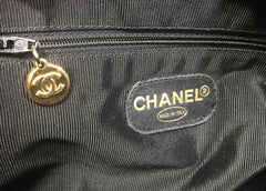 Vintage CHANEL black caviarskin chain large tote bag, shoulder purse with CC stitch marks. Classic and daily use bag