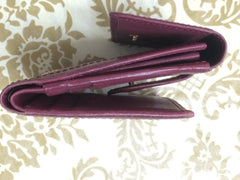 Vintage Roberta di Camerino wine leather wallet, coin purse with iconic golden R motif. Classic piece.