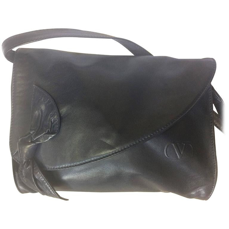 Vintage Valentino Garavani, Black nappa leather clutch purse, shoulder bag with tied bow, ribbon and V logo motif at front. 060616r4