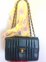 Vintage CHANEL black 2.55 jumbo caviar leather large shoulder bag with golden CC Vertical stitch. Classic caviar leather