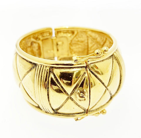 Vintage Chanel golden matelasse bangle with mini CC mark. Must have gorgeous jewelry. Cuff style. 041203ya2