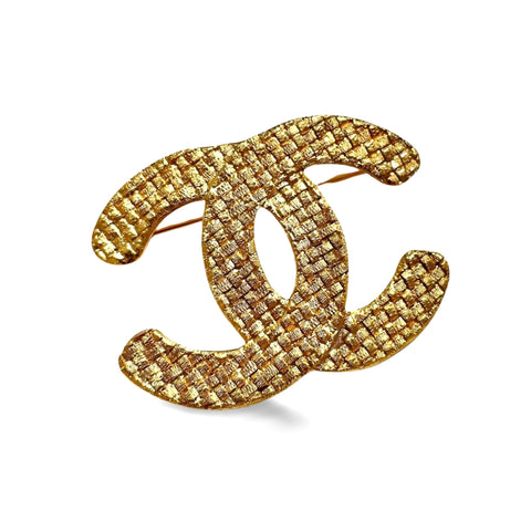 Vintage CHANEL classic matelasse CC mark brooch pin in mesh design. Classic jewelry. 061126ac1