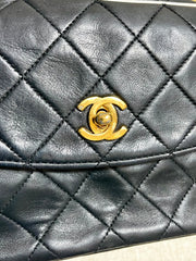 Vintage Chanel dark navy lambskin leather oval shape 2.55 chain shoulder bag with white pipings and CC closure. Rare purse. 061126ac3