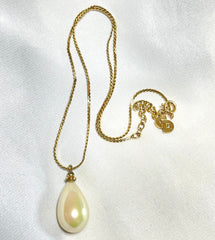 Vintage Christian Dior skinny chain necklace with teardrop faux pearl top. Beautiful vintage jewelry piece. 070131ys5