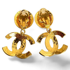 Vintage CHANEL golden large CC dangle earrings with diagonal stitch design. Classic and popular jewelry. Coco mark earrings. 060206ac2