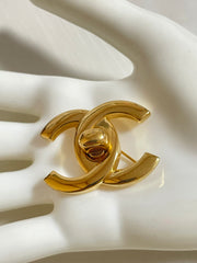 Vintage CHANEL golden turn lock CC pin brooch. Very classic and popular jewelry. Coco mark brooch. CC brooch. 050730ra