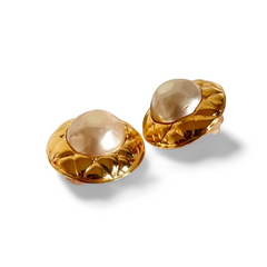 Vintage CHANEL golden round earrings with faux pearl and matelasse gold frame. 060728br10