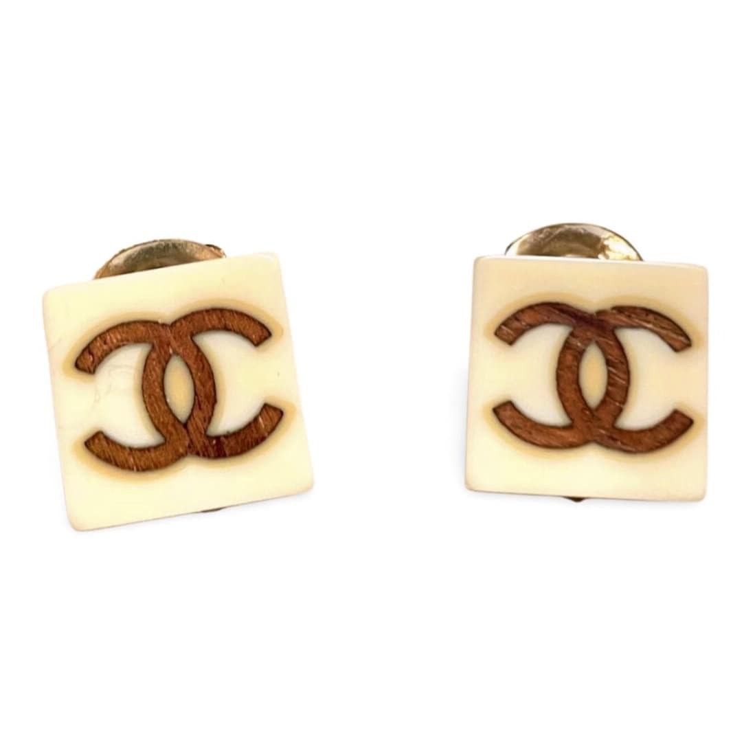 Vintage CHANEL ivory color square earrings with wooden CC mark. Rare must-have jewelry piece. Inlay artwork. Great vintage gift. 060118ya1
