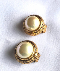 Vintage MOSCHINO golden frame earrings with opal shiny pearls. Rare jewelry masterpiece. Great gift idea. 060724r2