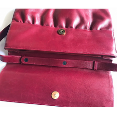 Vintage GUCCI wine red shoulder bag with GG engraved flap and croc flap. Beautiful purse. 0404258