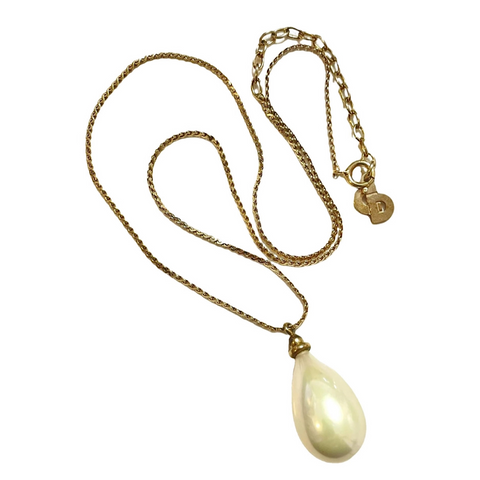 Vintage Christian Dior skinny chain necklace with teardrop faux pearl top. Beautiful vintage jewelry piece. 070131ys5