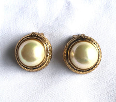 Vintage MOSCHINO golden frame earrings with opal shiny pearls. Rare jewelry masterpiece. Great gift idea. 060724r2