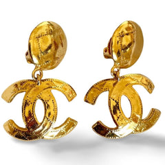 Vintage CHANEL golden large CC dangle earrings with diagonal stitch design. Classic and popular jewelry. Coco mark earrings. 060206ac2
