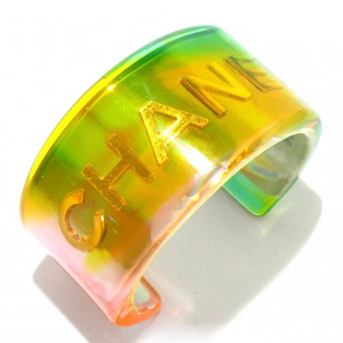 Vintage Chanel plastic aurora resin cuff link bangle/ bracelet with golden logo. Must have gorgeous jewelry. 060904br